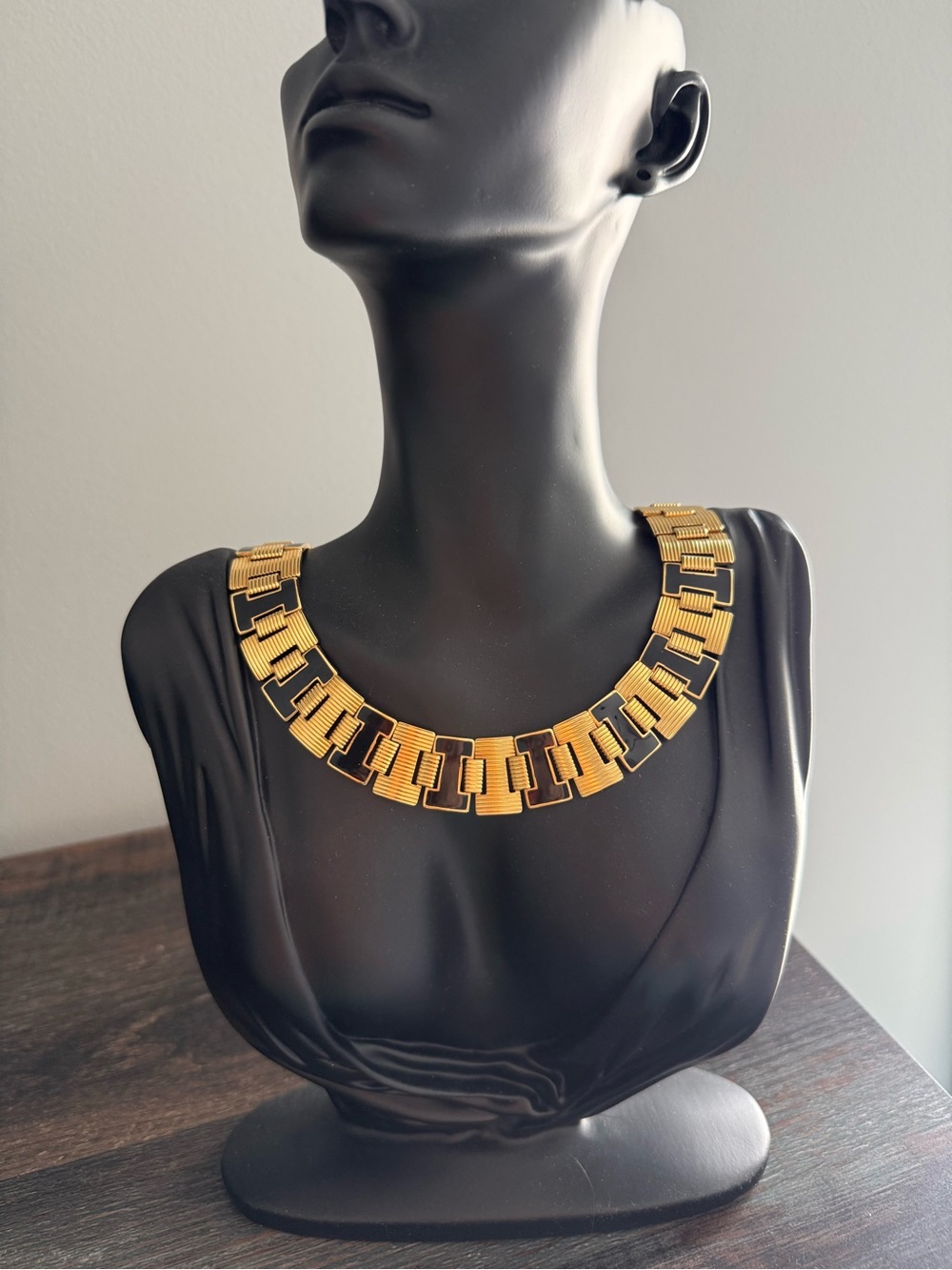 Vintage Monet Cleopatra Choker statement Black Enamel Gold Tone -18” Long EUC - Picture 4 of 7